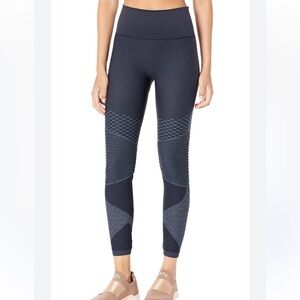 Spanx Look At Me Now Seamless Textured Leggings